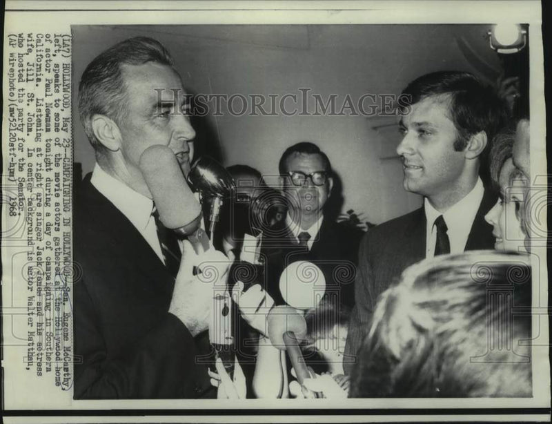 Load image into Gallery viewer, 1968 Press Photo Senator McCarthy campaigning with the stars in Hollywood, CA
