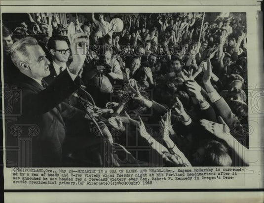 1968 Press Photo Senator McCarthy in sea of ands and heads in Portland, Oregon