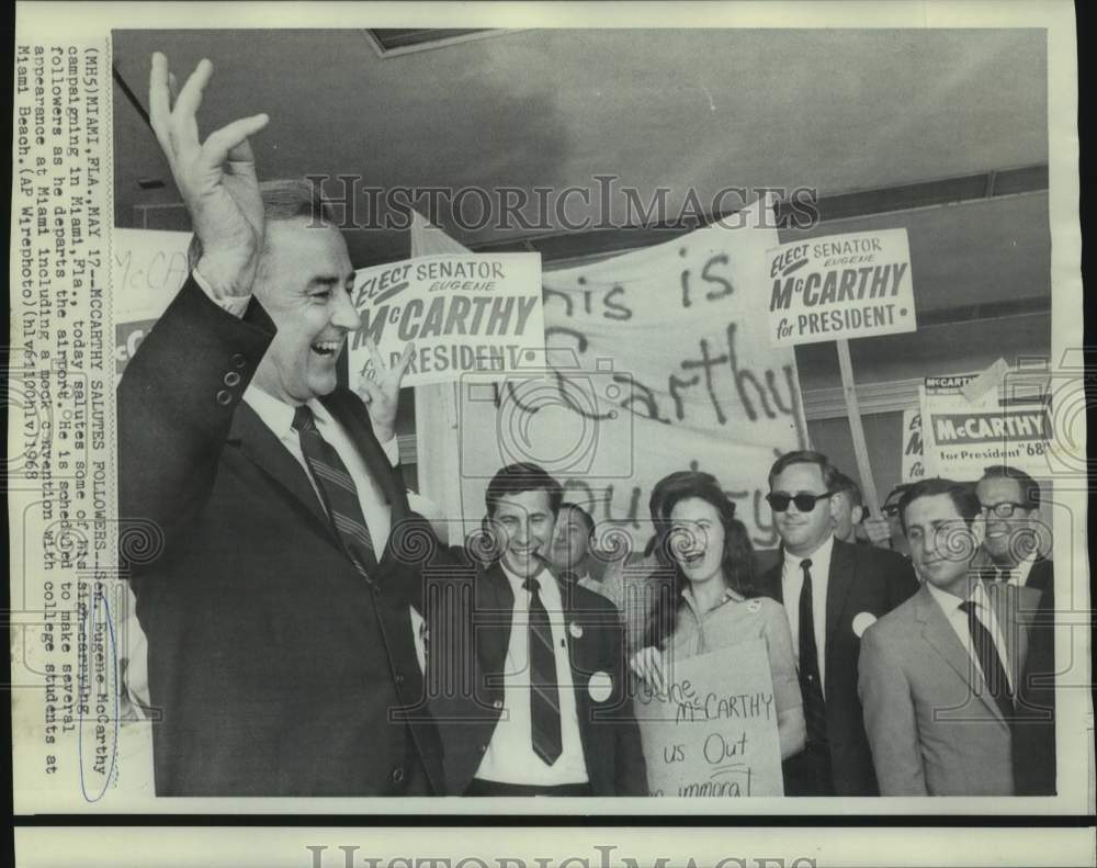 1968 Press Photo Senator McCarthy salutes sign carrying followers in Miami, FL