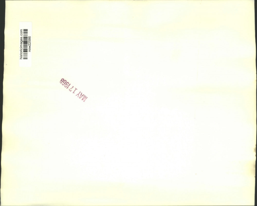 1968 Press Photo Senator McCarthy salutes sign carrying followers in Miami, FL