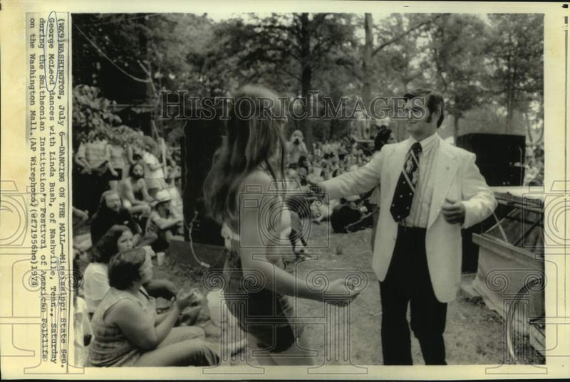 Load image into Gallery viewer, 1974 Press Photo Senator George McLeod and Linda Bush dance on Washington Mall
