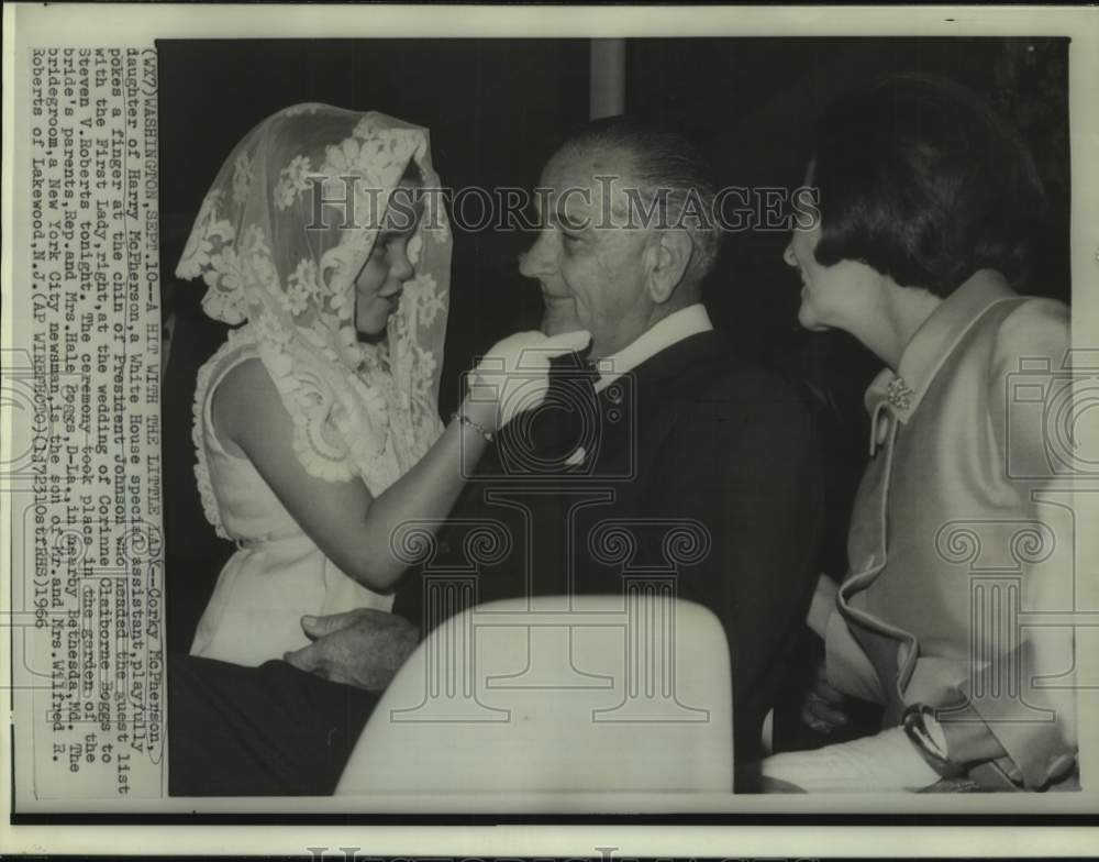 1966 Press Photo Corky McPherson with President and Mrs. Johnson at wedding
