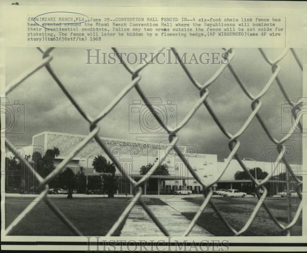 1968 Press Photo Miami Beach Convention Hall fenced in by six-foot chain link