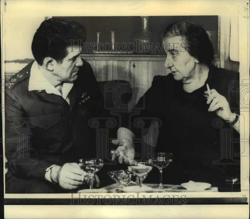 Load image into Gallery viewer, 1972 Press Photo Premier Golda Meir and Lt. General Elazar at ceremony

