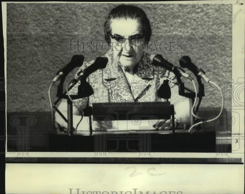 Load image into Gallery viewer, 1971 Press Photo Israel Premier Golda Meir speakes at Parliament in Tel Aviv
