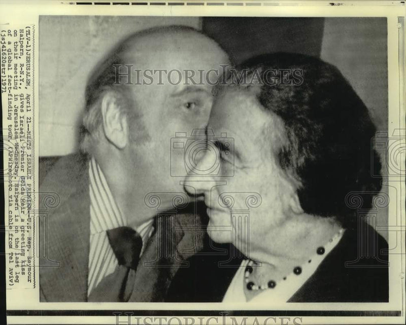 Load image into Gallery viewer, 1971 Press Photo US Representative Seymour Halpern Greets Israeli Premier
