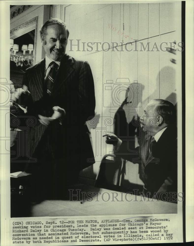 Load image into Gallery viewer, 1972 Press Photo Senator McGovern leads applause of Chicago Mayor Richard Daley

