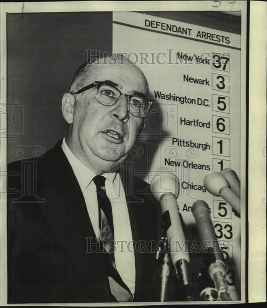 1970 Press Photo Attorney General John MItchell discusses narcotics raids.