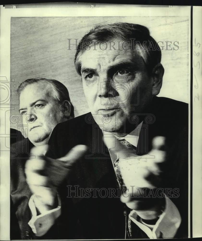 1970 Press Photo Governor John McKeithen and John Garrett at press conference