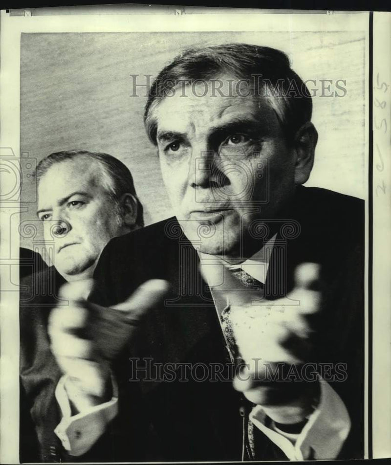 Load image into Gallery viewer, 1970 Press Photo Governor John McKeithen and John Garrett at press conference
