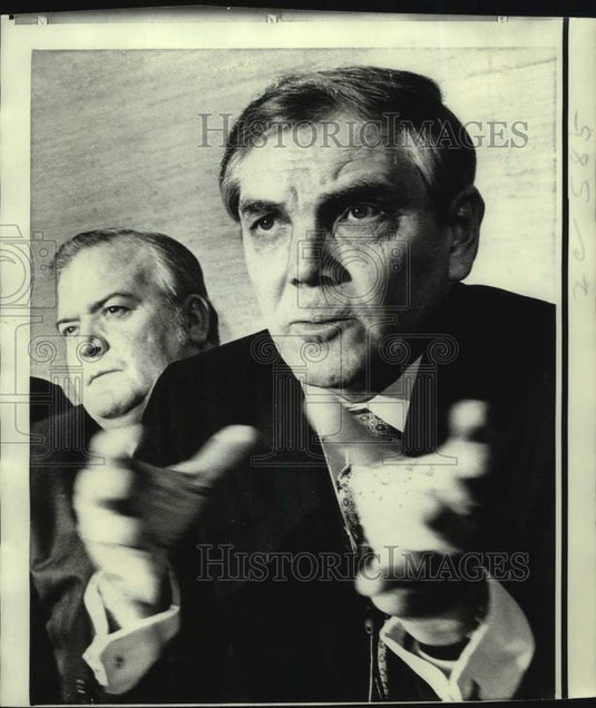 1970 Press Photo Governor John McKeithen and John Garrett at press conference
