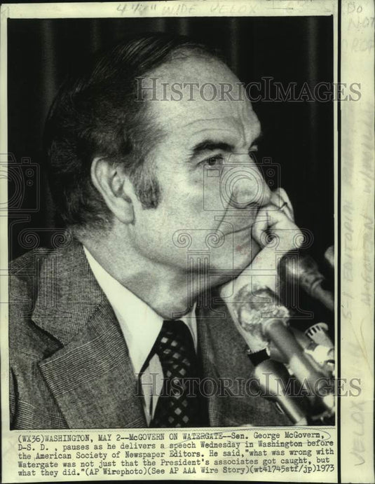 1973 Press Photo Senator McGovern pauses during speech in Washington - now23617