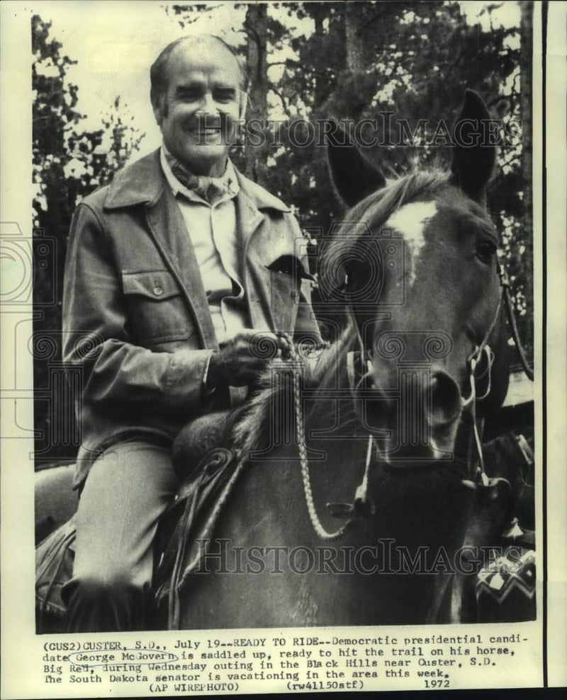 Load image into Gallery viewer, 1972 Press Photo Democratic presidential candidate McGovern astride Big Red
