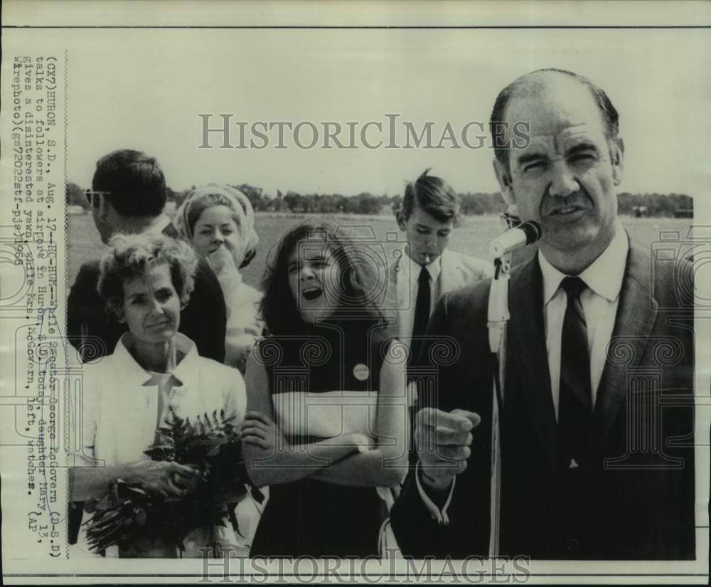 1968 Press Photo Senator McGovern&#39;s daughter yawns at Huron, SD greeting