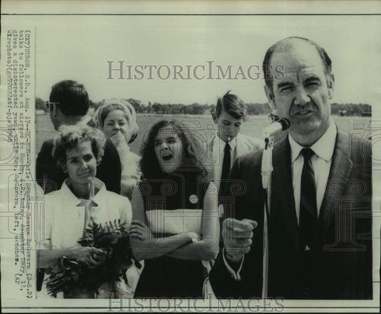 1968 Press Photo Senator McGovern's daughter yawns at Huron, SD greeting