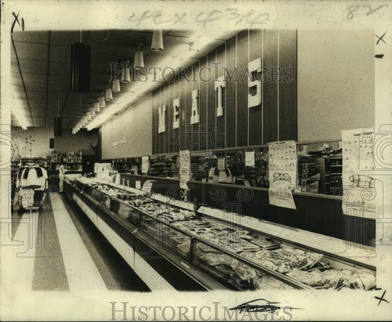 Load image into Gallery viewer, 1973 Press Photo Supermarket scene of week-long meat boycott. - now23819
