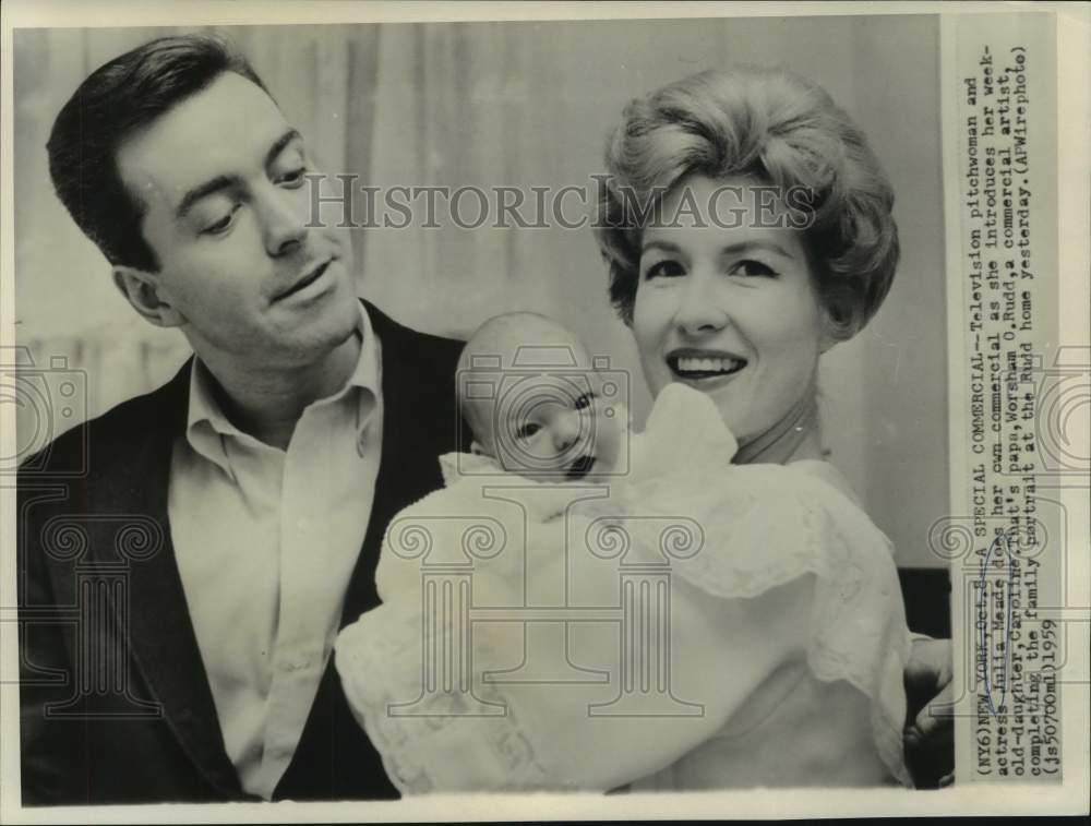 1959 Press Photo Actress Julia Meade with family in their New York home
