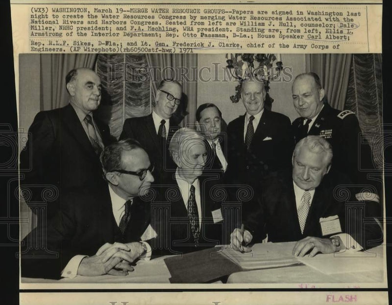 Load image into Gallery viewer, 1971 Press Photo Washington-Creators of Water Resources Congress - now23980
