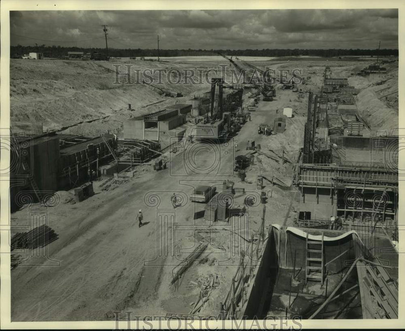 Load image into Gallery viewer, 1964 Press Photo Construction of navigation lock at NASA's Mississippi Test site
