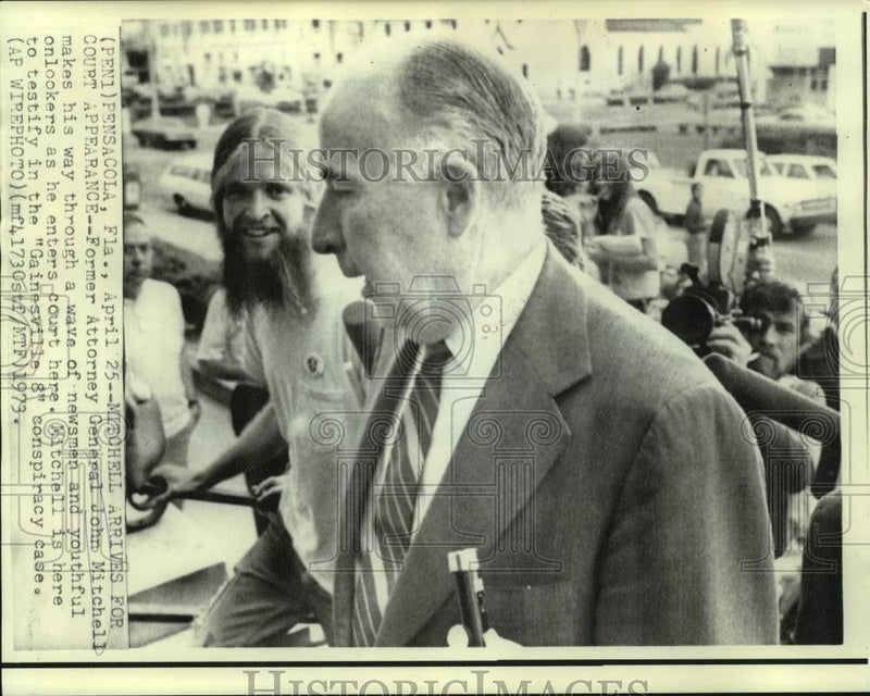 Load image into Gallery viewer, 1973 Press Photo Former Attorney General Mitchell makes way through newsmen
