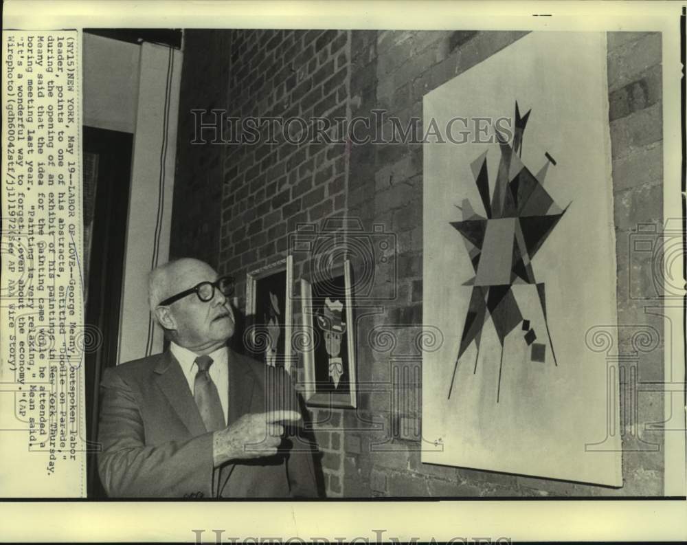 1972 Press Photo George Meany points to his &quot;Doodle on Parade,&quot; abstract