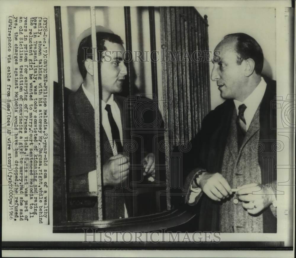 1966 Press Photo Filippo Melodia talks with attorney Pagusa from Trapani jail