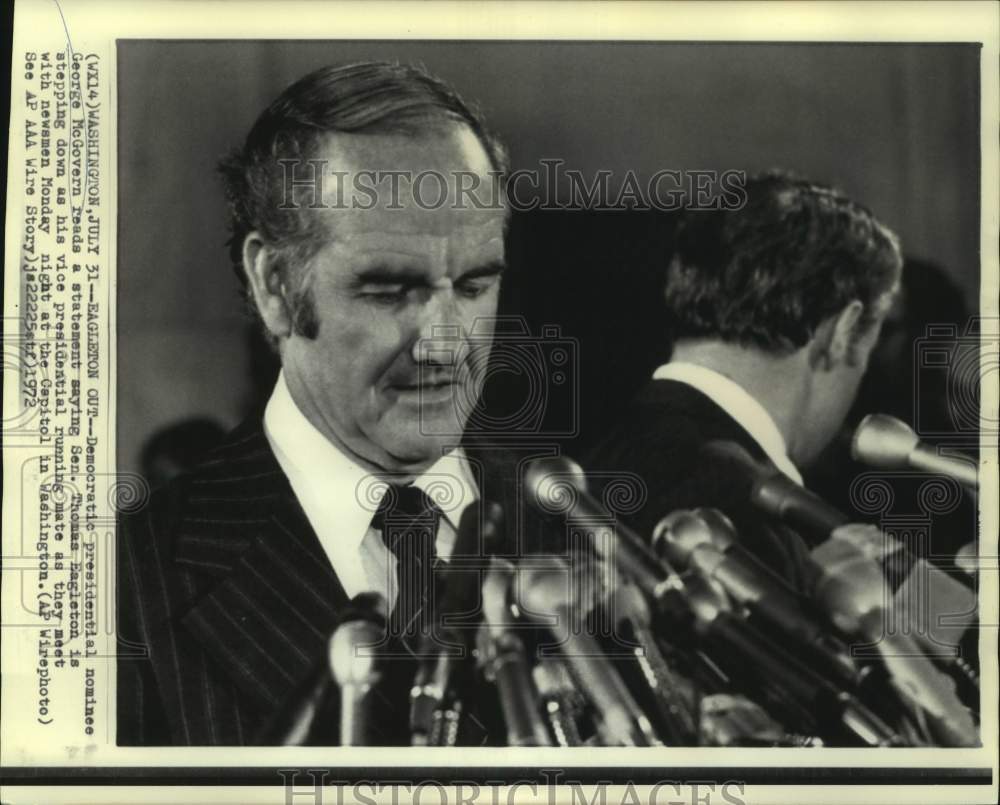 1972 Press Photo Senators George McGovern and Eagleton with newsmen at Capitol