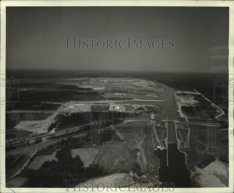Load image into Gallery viewer, 1966 Press Photo Aerial of NASA's Mississippi Test Facility with lock and canals
