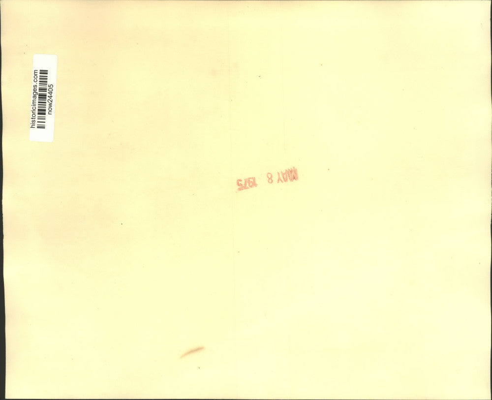 1975 Press Photo Senator George McGovern lights up a Cuban cigar in Havana, Cuba