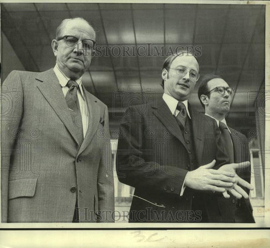 1972 Press Photo George Latimer and military attorneys for Lt. Calley in VA