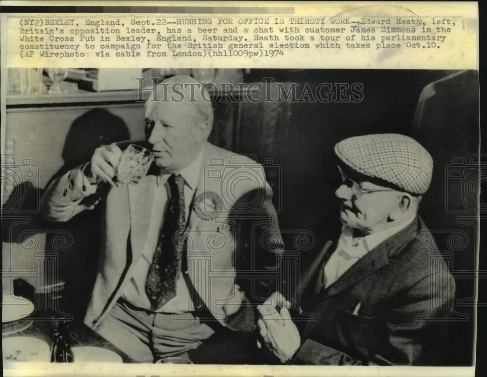1974 Press Photo Edward Heath chats with James Simmons at White Cross Pub
