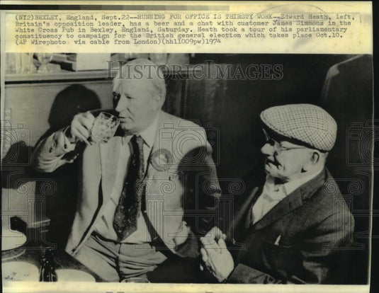 1974 Press Photo Edward Heath chats with James Simmons at White Cross Pub