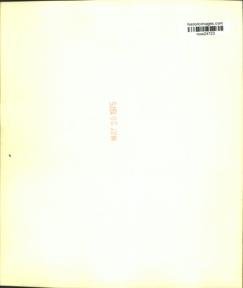 Load image into Gallery viewer, 1975 Press Photo Demonstrating Lisbon socialist hold copy of burning newspaper
