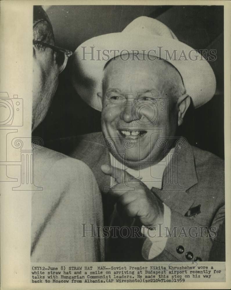 1959 Press Photo Soviet Premier Khrushchev wore straw hat at Budapest airport