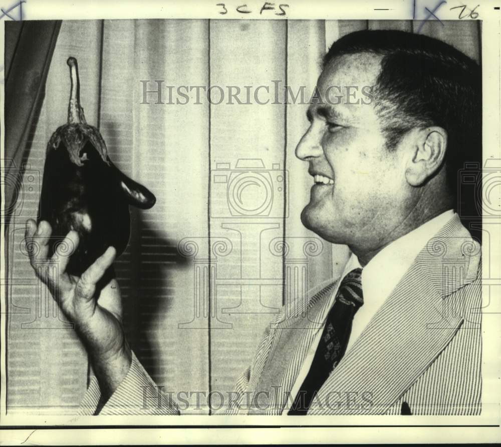1973 Press Photo Representative holds Nixon-look-alike eggplant from California