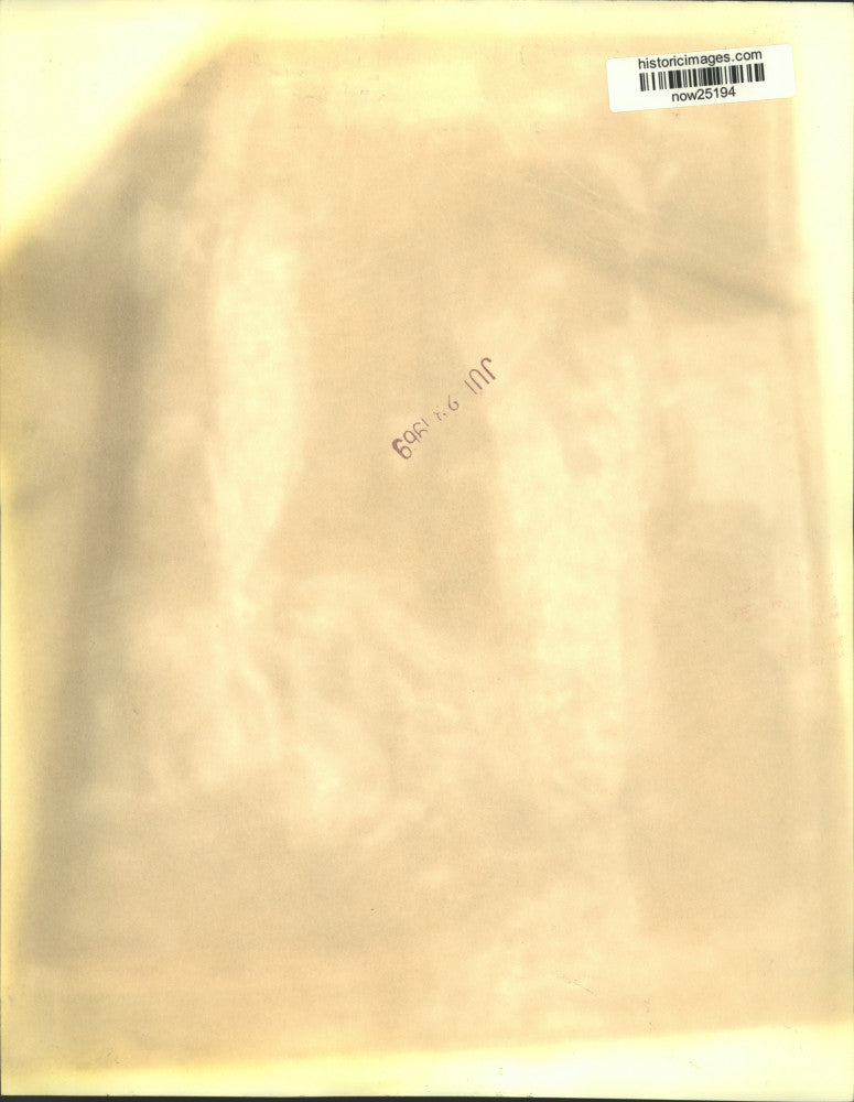 1969 Press Photo Senator and Mrs. Edward Kennedy walk to plane to Pennsylvania