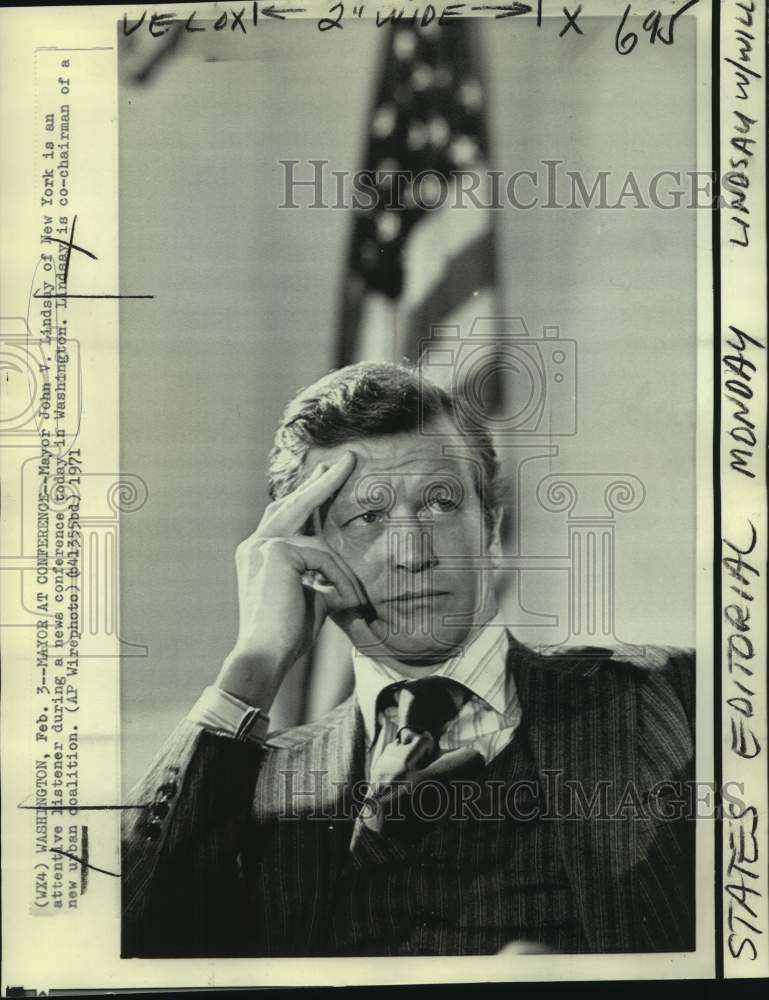 1971 Press Photo New York Mayor Lindsay listens at Washington news conference
