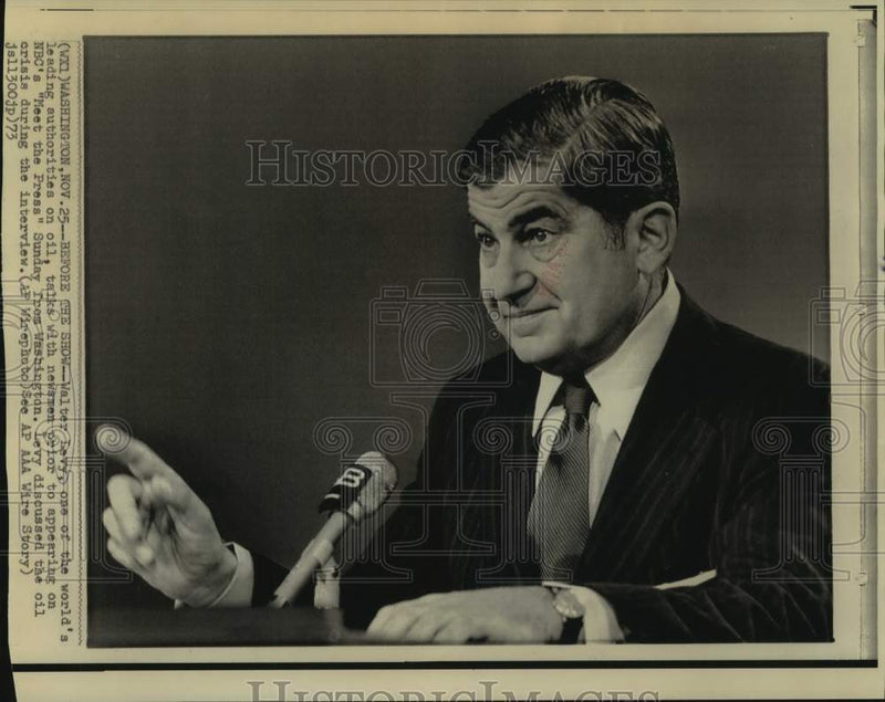 Load image into Gallery viewer, 1973 Press Photo Walter Levy with newsmen prior to Meet the Press appearance
