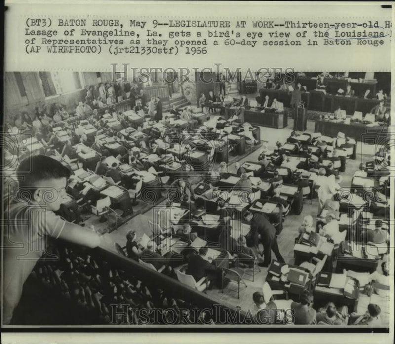 Load image into Gallery viewer, 1966 Press Photo Harley Lasage gets bird's eye view of House of Representatives
