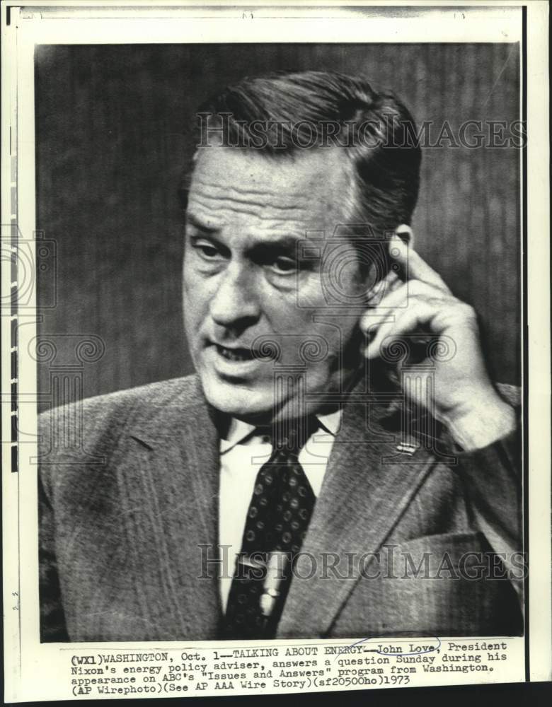 Load image into Gallery viewer, 1973 Press Photo Energy Director John Love appears on "Issues and Answers"
