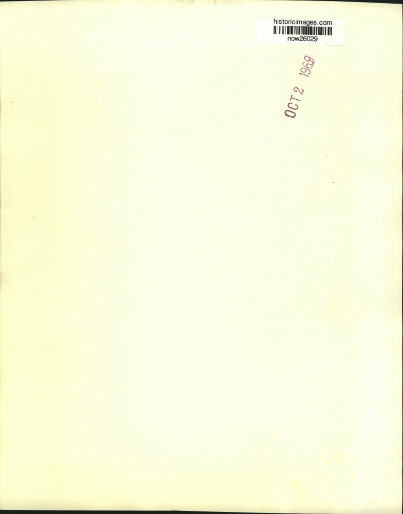 1969 Press Photo Aerialist Dave Merrifield hangs from helicopter at fair event