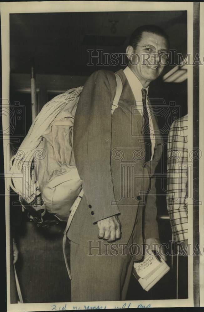 Load image into Gallery viewer, 1966 Press Photo Defense Secretary McNamara carries mountain climbing pack
