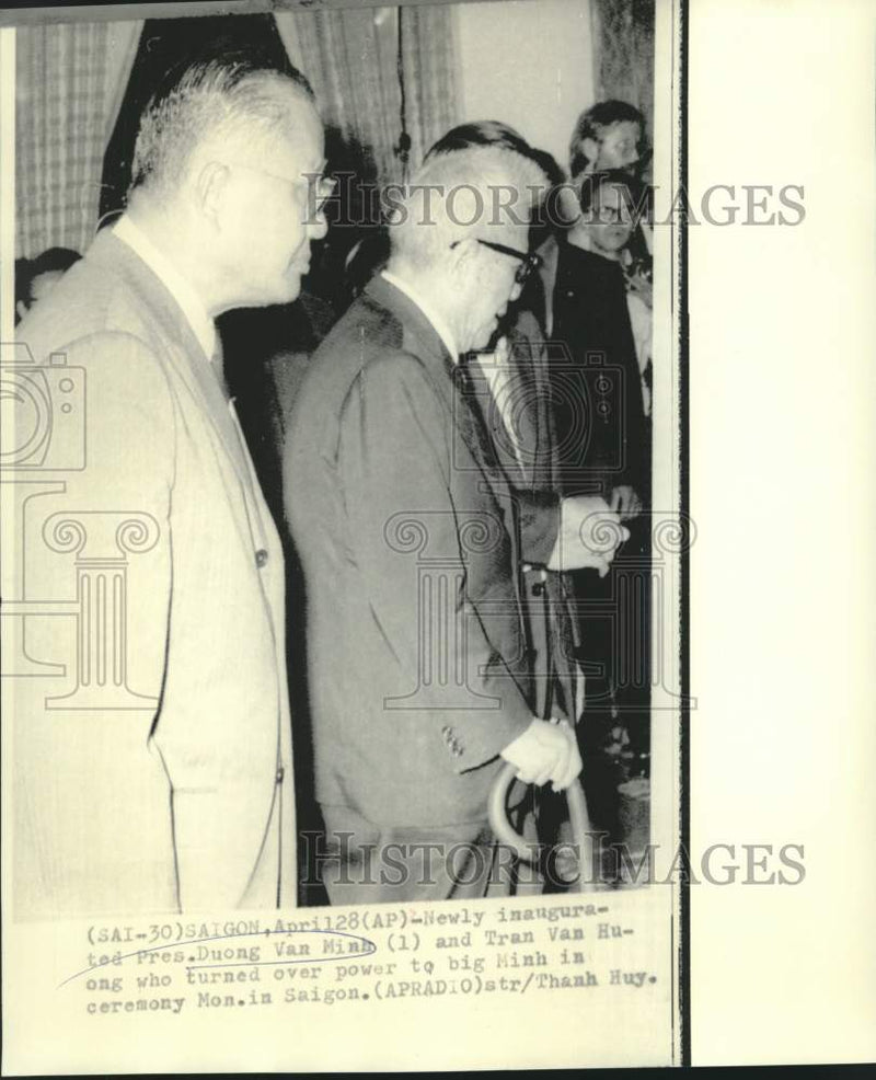 Load image into Gallery viewer, 1975 Press Photo President Duong Van Minh and Tran Van Huong at ceremony
