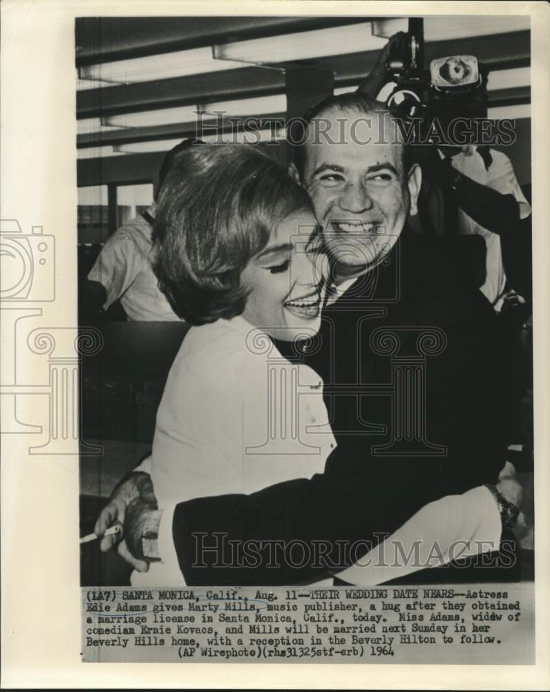 1964 Press Photo Actress Edie Adams and Marty Mills obtain marriage license