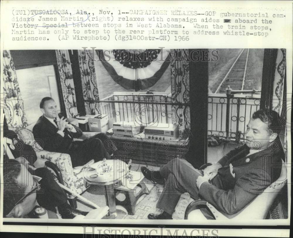 1966 Press Photo GOP gubernatorial candidate campaigns aboard Victory Special