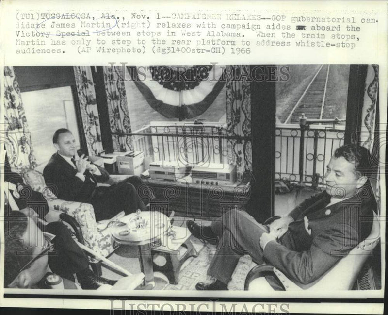 Load image into Gallery viewer, 1966 Press Photo GOP gubernatorial candidate campaigns aboard Victory Special
