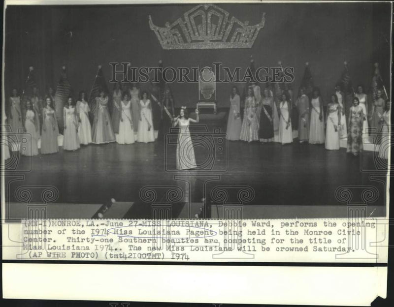 Load image into Gallery viewer, 1974 Press Photo Debbie Ward performs opening number for Miss Louisiana pageant
