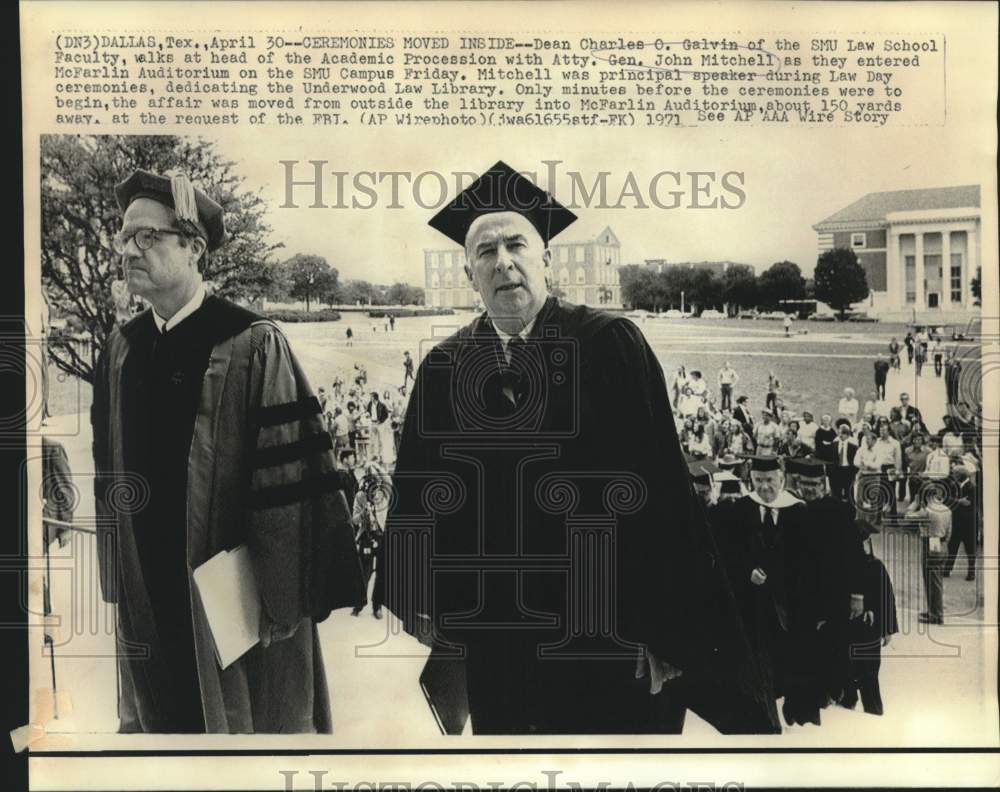 1971 Press Photo SMU Law School Dean Galvin and AG Mitchell at Law Day ceremony