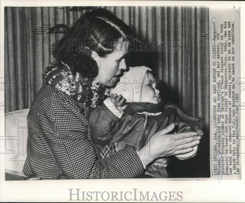 Load image into Gallery viewer, 1963 Press Photo Margaret McKeown and mother enroute to Mayo Clinic in Minnesota
