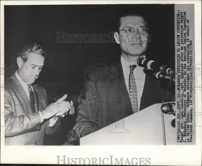 Load image into Gallery viewer, 1964 Press Photo Texas' Connally introduces McNamara to Legion convention
